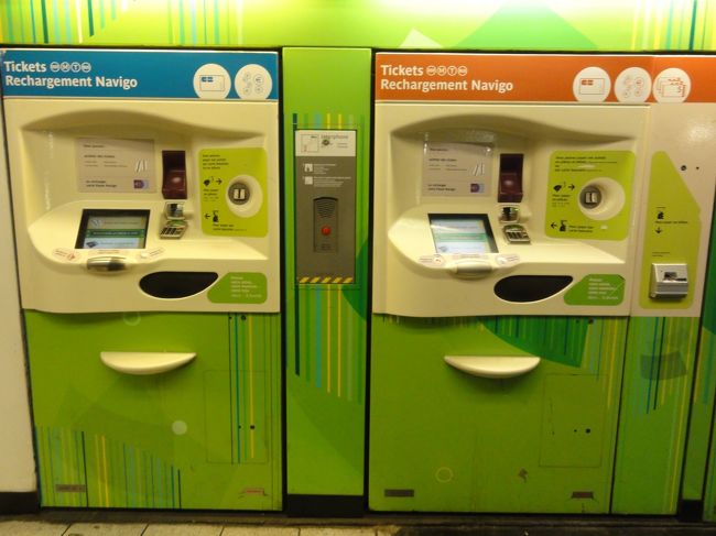 お世話になった券売機。<br /><br /><br />「一日乗り放題券」　等もあり、日本よりも　「お得な値段設定」　でした。<br /><br /><br />