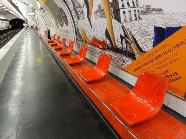 「ルイスミッシェル駅」　の毎日座ったベンチ。<br /><br /><br />各駅でデザインが違います。