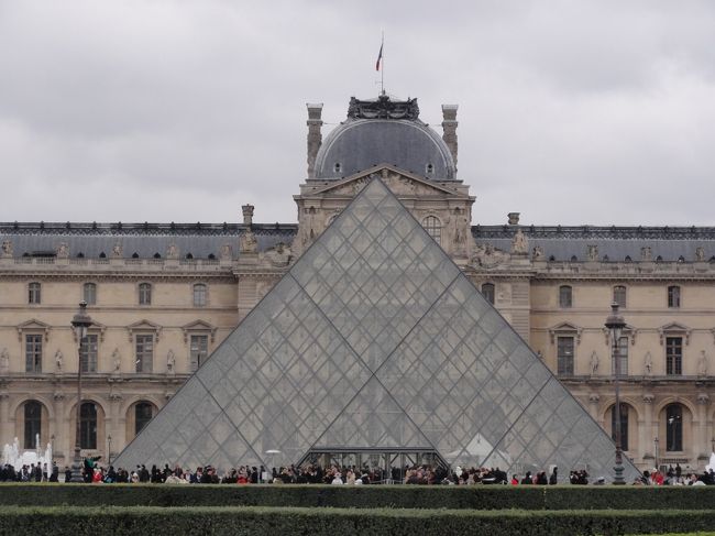 「ルーヴル美術館」　です。<br /><br /><br />「民衆を導く自由の女神（ドラクロワ）」　が貸し出し中で展示されてない！！