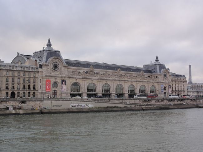 「オルセー美術館」　です。<br /><br /><br />「写真撮影」　が　「一切禁止」　で衝撃を受ける。