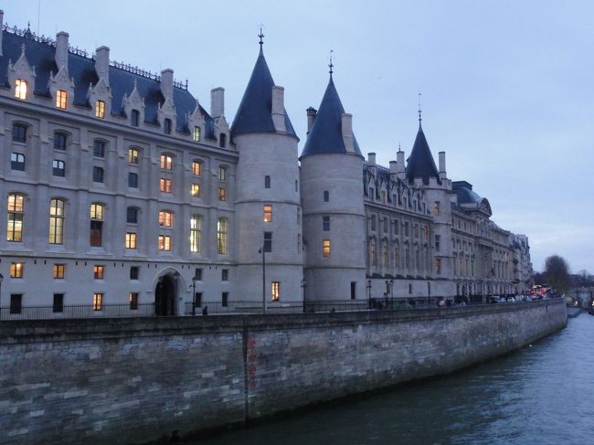 「コンシェルジュリー」　です。<br /><br /><br />前日まで　「閉館」　していた博物館です。<br /><br /><br />ちょっと物足りないか・・・