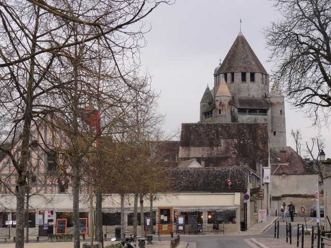 ８日目は　「プロヴァン」　です。<br /><br /><br />駅を降りてから　「方向」　がわからず、また　「広い」　ので苦労しました。<br /><br />