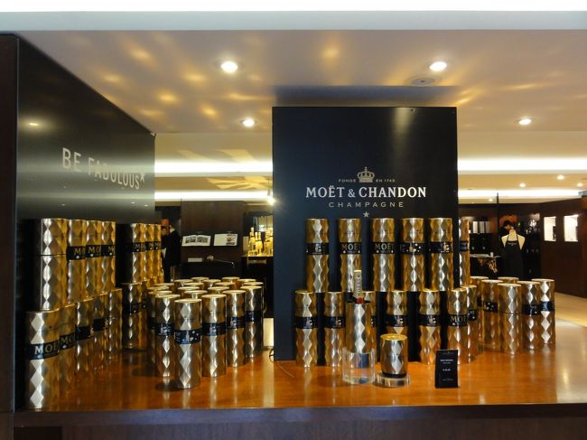 「シャンパンセラー」　も　「ランスツアー」　に入ってます。<br /><br /><br />興味がなかったけれども楽しめました。