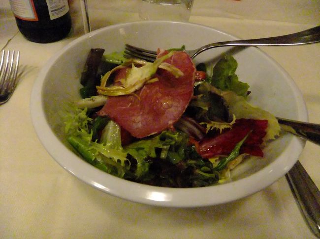 俺らの注文したのはビステッカ。コントルノにインサラータ・ミスタ