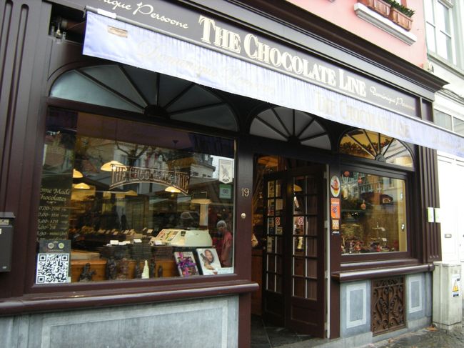 「チョコレートライン」でチョコ購入。<br /><br />適当に好きなのだけ、これとこれと・・・。<br /><br />全部で3.96ユーロでした。5,6粒だったかな〜。