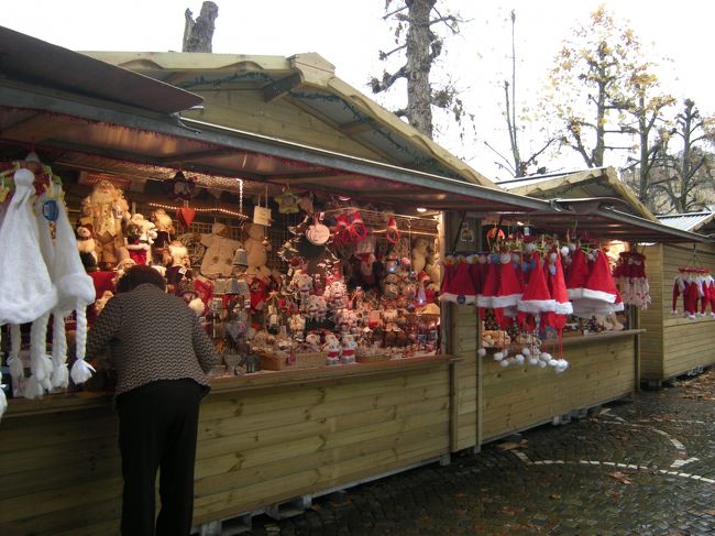 クリスマスマーケット？やってました！<br /><br />クリスマスシーズンに来てみたいなぁ。
