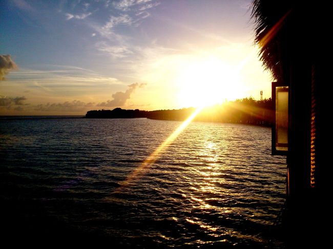 水上コテージから・・・。<br /><br />夕焼けになる前・・・太陽がまぶしぃ〜。