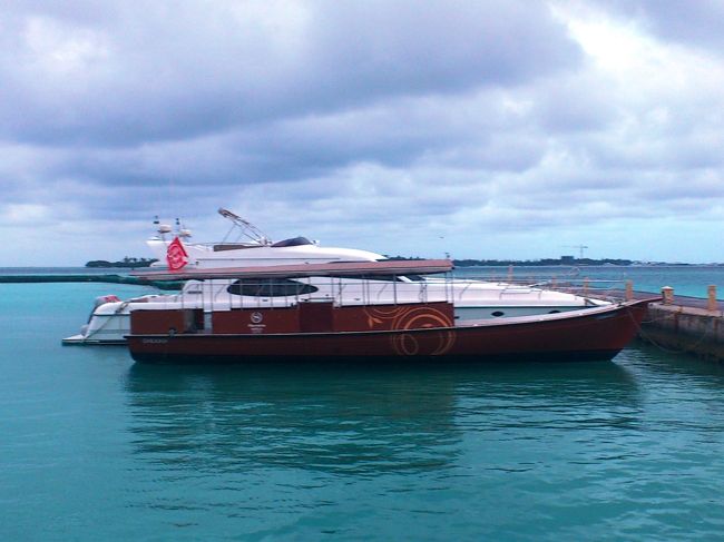 こちらが、トランスファー・ボートです。<br /><br />なかなか快適なスピード・ボートです♪