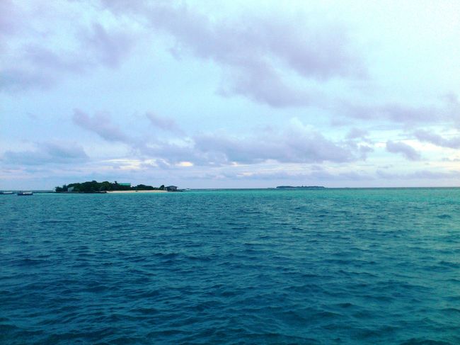 桟橋から見える、この島はどこの島なんだろう・・・スタッフに聞いておけばよかった。