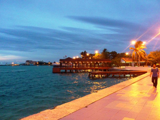 マーレの空港の港に着きました。<br /><br />あちらこちらで工事が行われています。いつ完成なのかな・・・と、前回来たときにも思ったぞ！