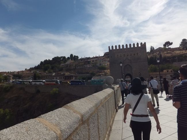 観光バスの多さに驚きました。<br />日光は結構ジリジリきます。