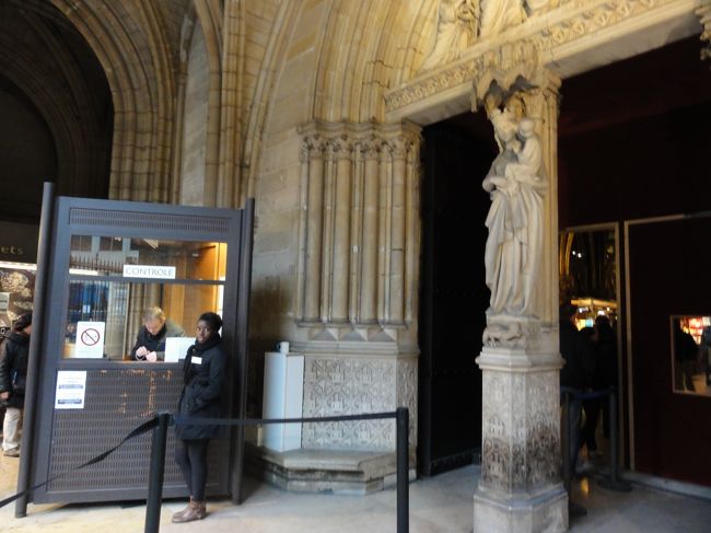 「パリ・ミュージアム・パス（ＰＭＰ）」　を購入。<br /><br /><br />「６日券」　を　「６５ユーロ（７,０００円）」　で購入。<br /><br /><br />「２日券（３５ユーロ）」、「４日券（５０ユーロ）」　もあります。