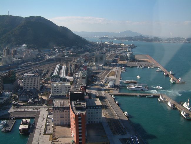 前日のうちに熊本から北上し、門司に入る。<br /><br />門司港レトロから。<br /><br />すがすがしい朝。<br /><br />