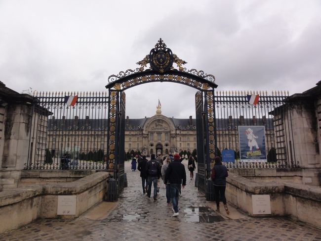 「１６７１年」　に　「ルイ１４世」　が傷病兵を看護する施設として建てられました。<br /><br />