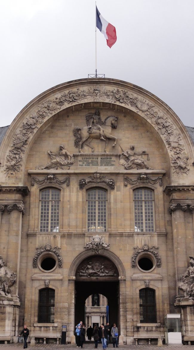 現在は、主に　「軍事博物館」　になっています。