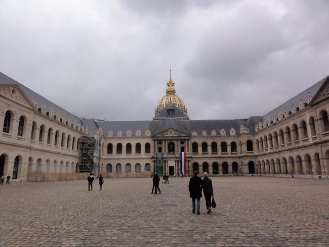 「中庭」　が更に続きます。<br /><br /><br />広いです。