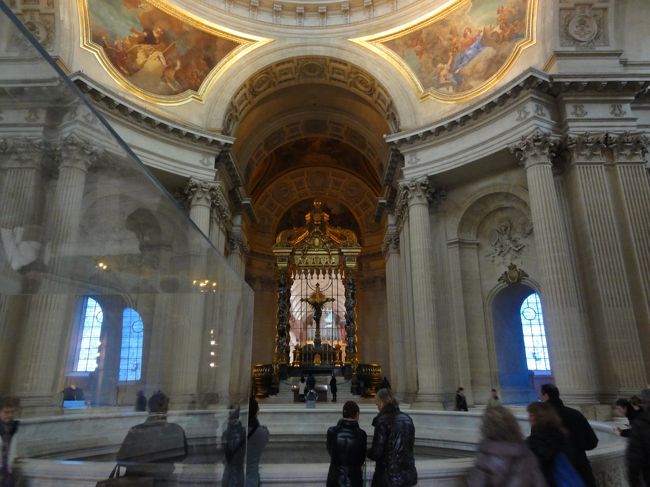 「手荷物検査」　を受けて、「パス（ＰＭＰ）」　で入場。