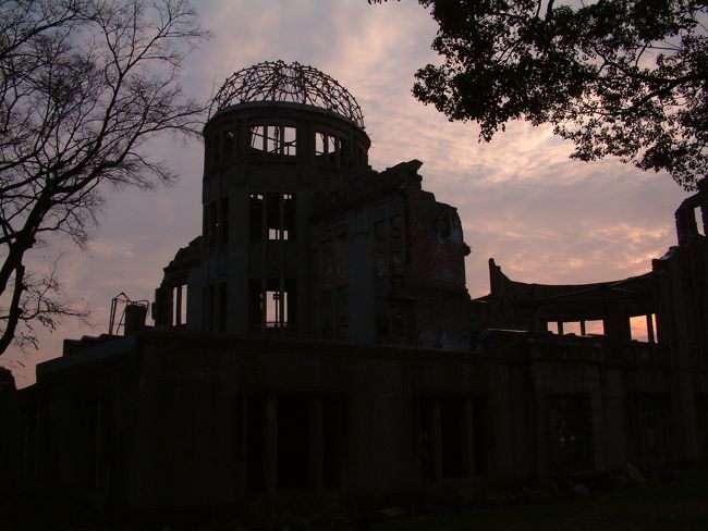 夕暮れの原爆ドーム。<br /><br />この後、再び山陰出雲路へ。<br />