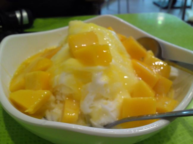 【冰讃】<br />http://4travel.jp/overseas/area/asia/taiwan/taipei/restaurant/10387515/<br /><br />きゃぁぁぁーーー！！<br />これこれ、これがたべたかったのぉぉぉ！<br /><br />「芒果雪花冰９０元」<br /><br />です。<br /><br />うまー！<br />うまー！！<br /><br />オマエそんなに食べるなよー、と言い合いながらむさぼりましたｗｗ<br />