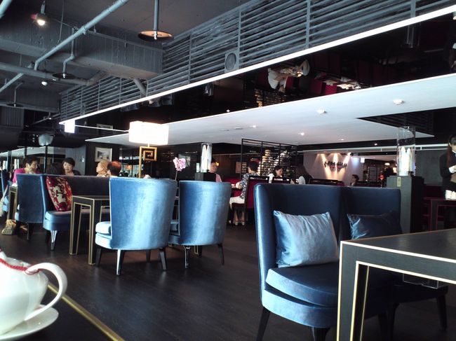 おなかがすきました。<br /><br />飲茶をしに、「糖朝」にやってきました♪<br /><br />【糖朝】<br />台北市大安区忠孝東路四段160号 <br />http://4travel.jp/overseas/area/asia/taiwan/taipei/restaurant/10388620/<br /><br />店員さんがイケメン＆かわいいので、２人してニッコリ♪