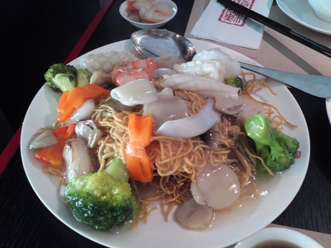 あんかけかた焼きそば♪<br />イカやエビがぷりっぷりで美味。