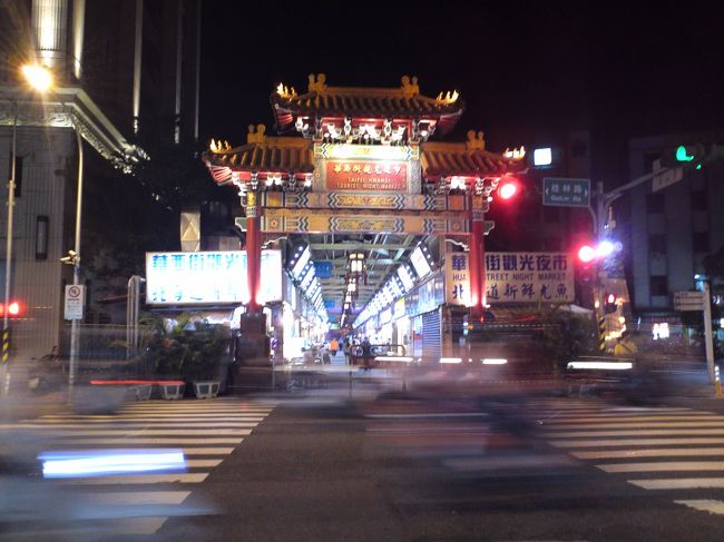 夜市の入り口。