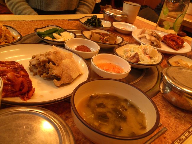 高速バスターミナル地下街のポッサム屋さんで夕食です♪<br />初めて食べた！<br />あっさりしていて美味♪<br />しおからのタレがおいしかった〜♪♪