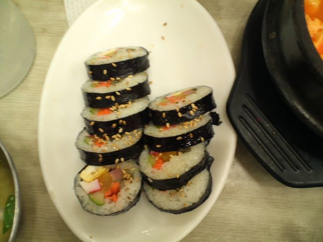 キンパッとスンドゥブチゲを１つずつ頼みました。<br />写真がこれしかありません（汗<br />スンドゥブチゲうまーい♪