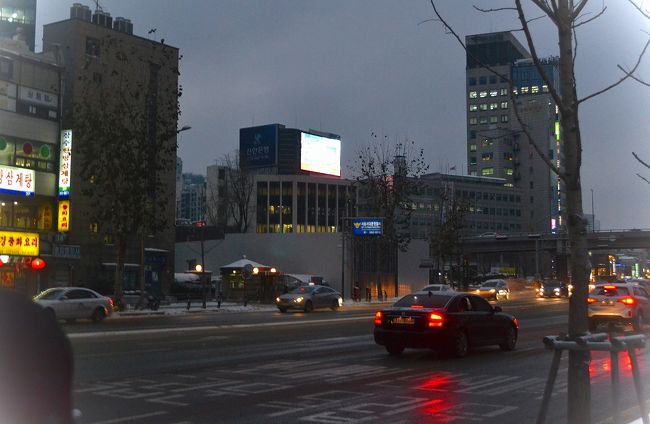 荷物をバビエンに置いて、ビールを飲んで、いざ馬場へ！<br />待ってろ、豚さん！！