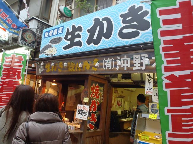 まずは表参道を歩いて、目当ての焼き蠣を賞味。<br />沖野水産は唯一の生産者直売店だそうです。<br />1個200円。<br /><br />