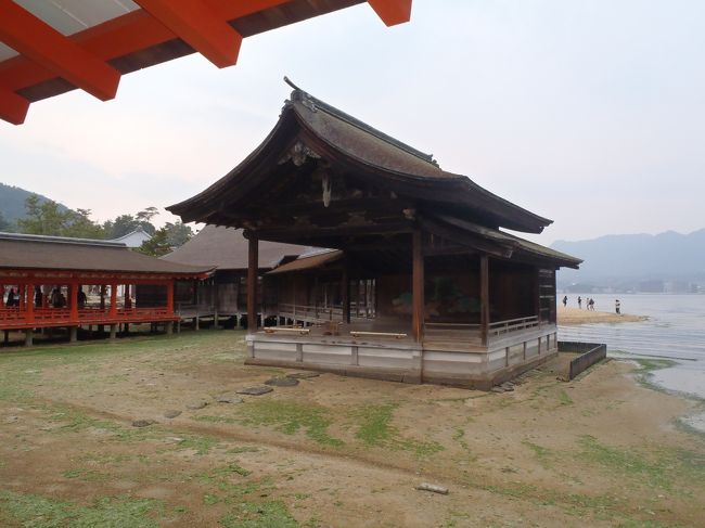 こちらは日本で唯一の海上能舞台。