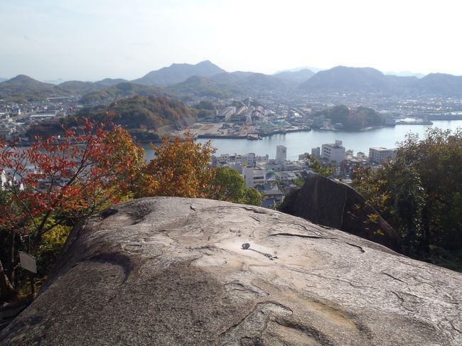 たたくとポンポンと音が鳴るポンポン岩。