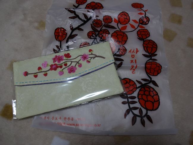 サムジキルでかわいいふくさを見つけたので購入♪<br />お買い物袋も素敵。<br />