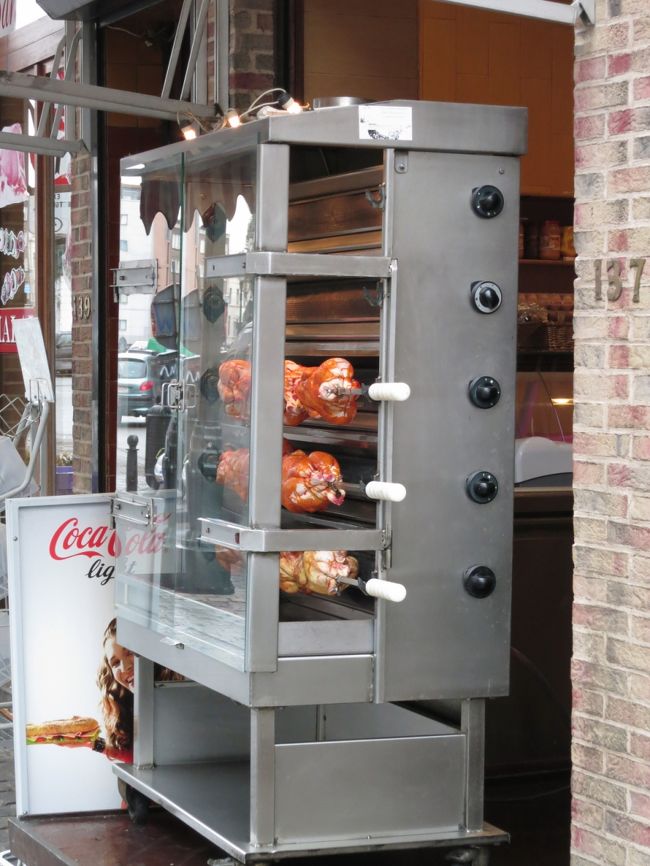 多分、アラブ風。<br />鶏を丸焼き中。<br /><br />最終日に美味しそうな店を見つけてしまう。<br />人生とはそんなもんです。