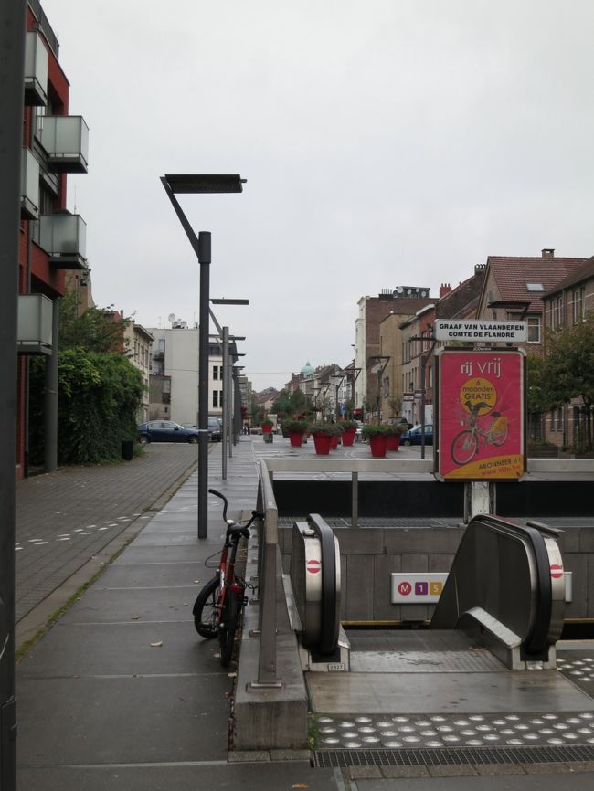 多分、地下鉄Ｍ１／5号線の駅です。<br />エスカレーター丸出し。