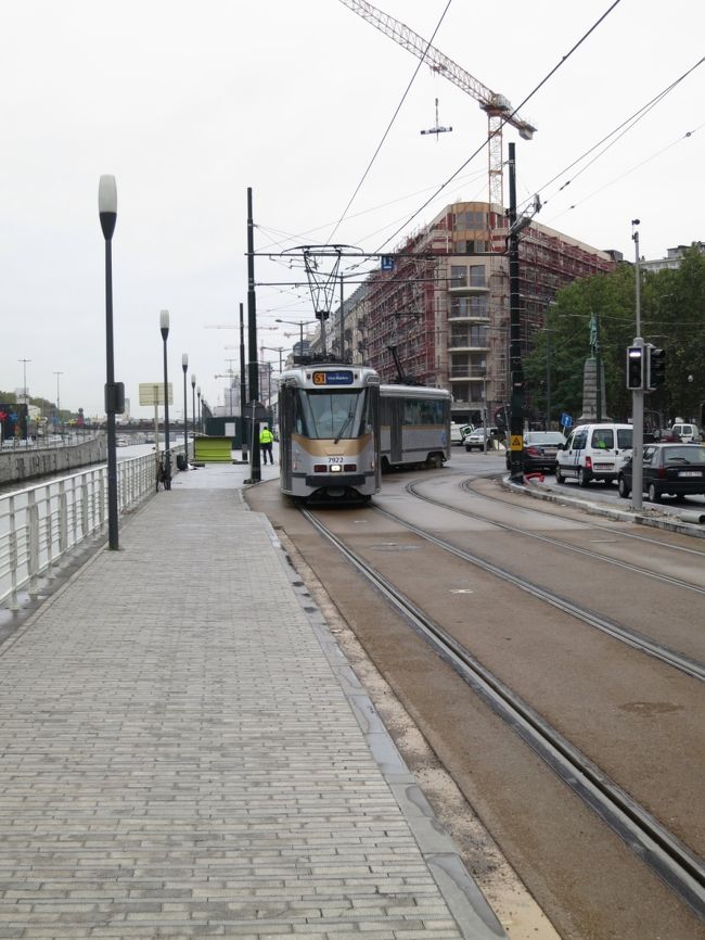 トラム通過中。