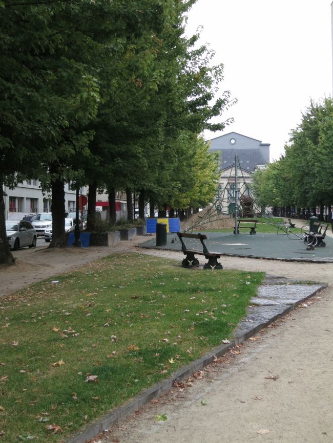 ホテル方面に戻って行きます。