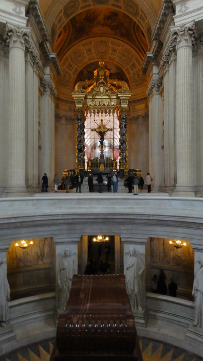 「柩」　はかなり大きいです。