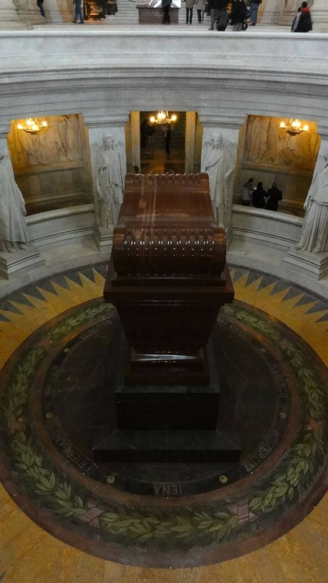 「怖いもの見たさで」、中を見たくなってしまいます。