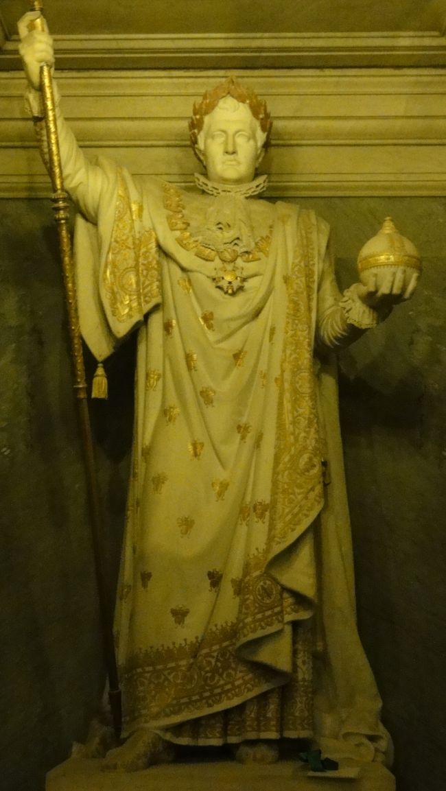 ナポレオンにより　「諸国民のナショナリズム」　を目覚めさせ、フランス革命の理念（自由、平等、博愛）が各ヨーロッパに飛び火して行くこととなりました。このことは後の歴史で評価されています。<br /><br /><br />一方で、一連のナポレオン戦争により、「２００万人」　もの人命が失われています。この件については酷評されています。<br /><br /><br />（ウィキペディア）