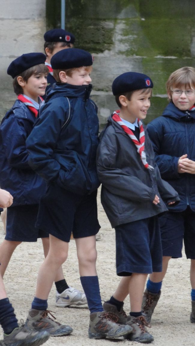 子供のごろから　、「手足の長さ」　が違うと実感。<br /><br /><br />現地で電車の「イス」に座ると、足の長さの違いに恥ずかしい思いにさせられます。