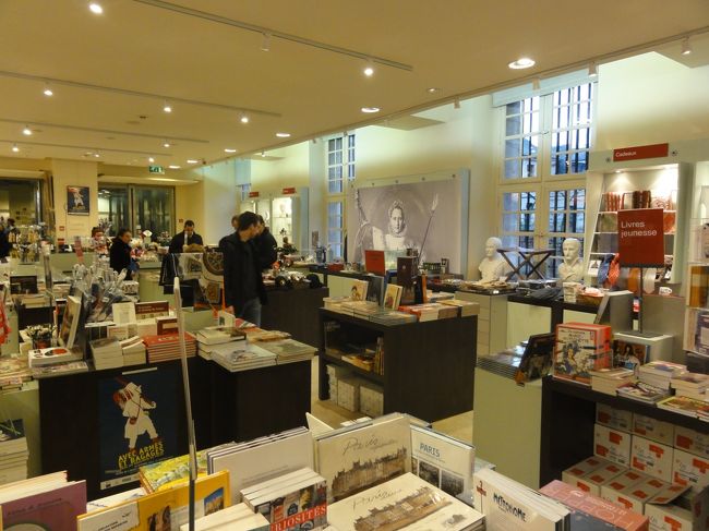 「ナポレオン関連」　の　「お土産」が充実。