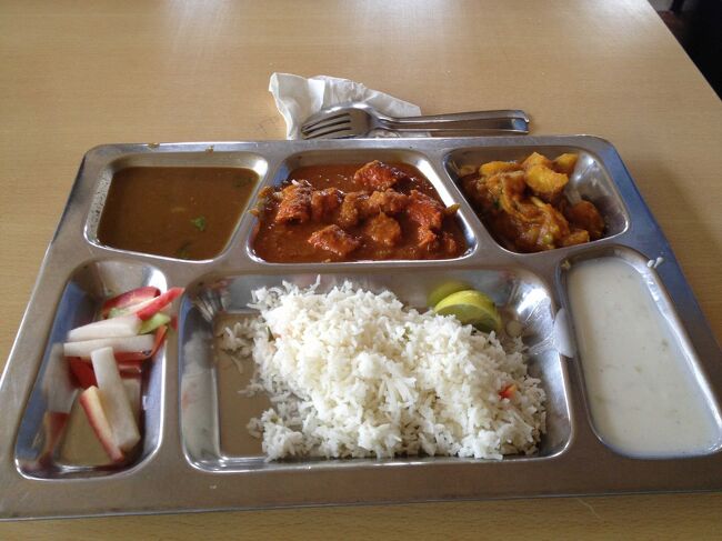 一仕事終わって、食堂でカレー!!