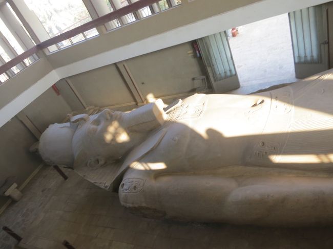 ラムセス２世の巨像。