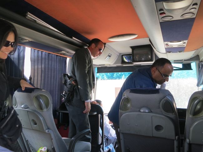 <br /><br /><br />あらあら、腰の物が丸見えですよ・・・(*^_^*)<br /><br /><br />よく見ると、怖いです。。。