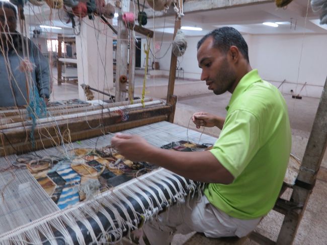 たくさん子供が働いていると聞いたんだけど、<br /><br />他に機械が見当たりません。<br /><br />ま、いっか。