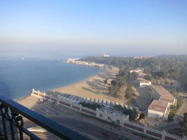 日が昇ってからの景色。<br /><br />今朝も、朝食を食べず部屋で紅茶を飲んでいた。