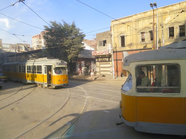 ちんちん電車も走っています。<br /><br />ちなみにこれは、神戸の車両だそうです。<br /><br />これを見ても、今までのエジプトとの違いがわかります。
