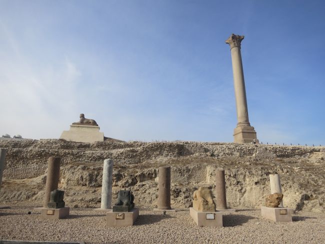 ガイドさんと添乗員さんの説明が悪いのか、<br /><br />洞窟のようなところに入ってしまい、迷路状態。<br /><br />お陰で時間がなくて柱の側にいけず・・・