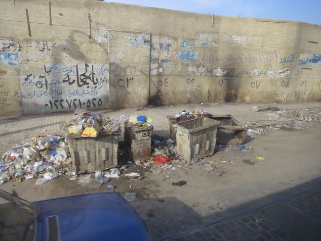 きったねぇ〜<br /><br />疲れてきたのか、それともうんざりなのか、言葉も汚くなってきました。笑<br /><br />海から離れるとこんな状態です。